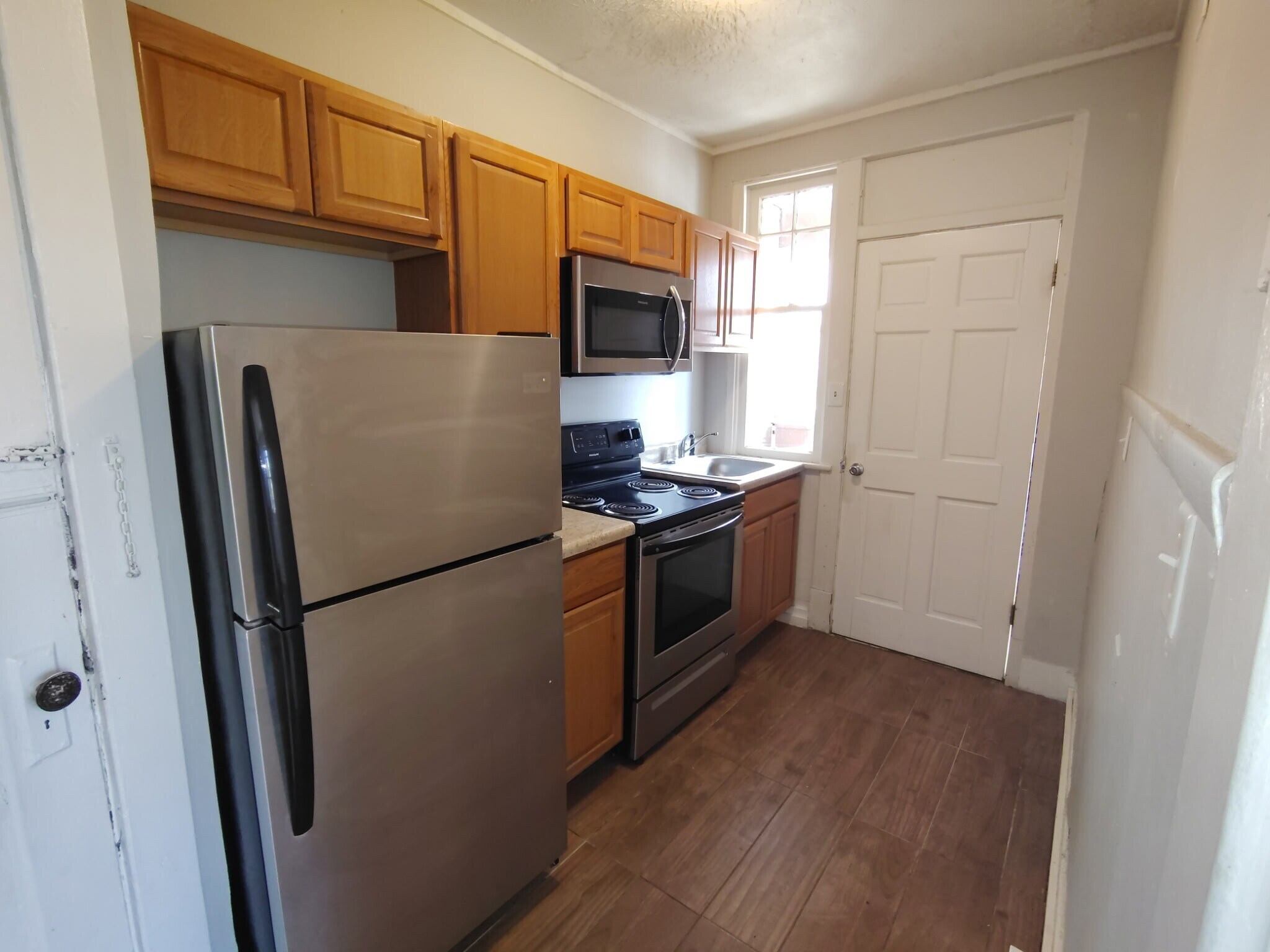 Building Photo - 302 S 12th St