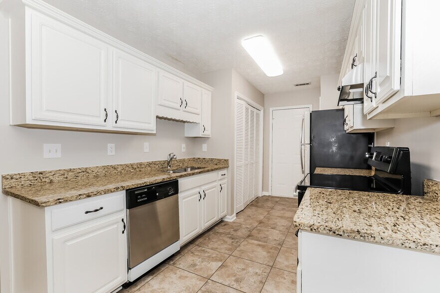 Building Photo - 221 Eagles Crest Ct