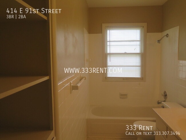 Building Photo - 414 E 91st St