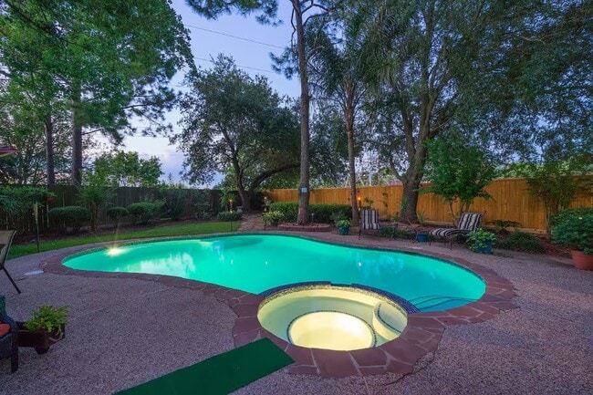 Building Photo - 2526 Creekway Cir