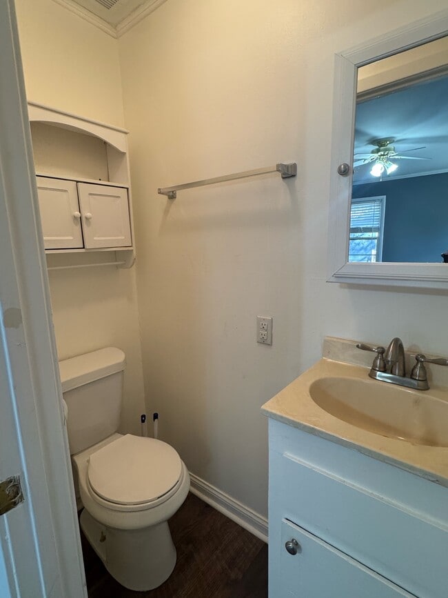 Building Photo - 1504 Lambard Dr