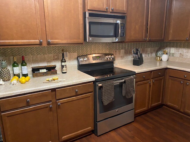 Building Photo - 413 Fern Bay Dr SW