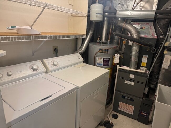 Building Photo - End Unit 2 Bed, 2 Full Bath, 2 Car Garage with Loft and Vaulted Ceilings