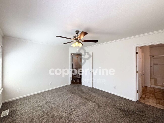 Building Photo - 700 4th St