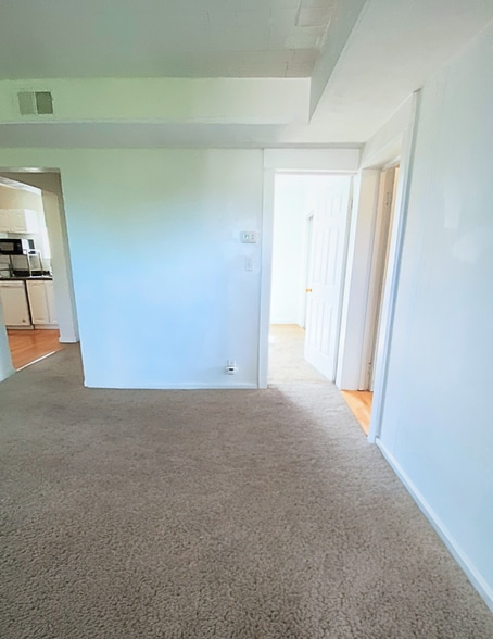 Living Room - 514 Ivy St