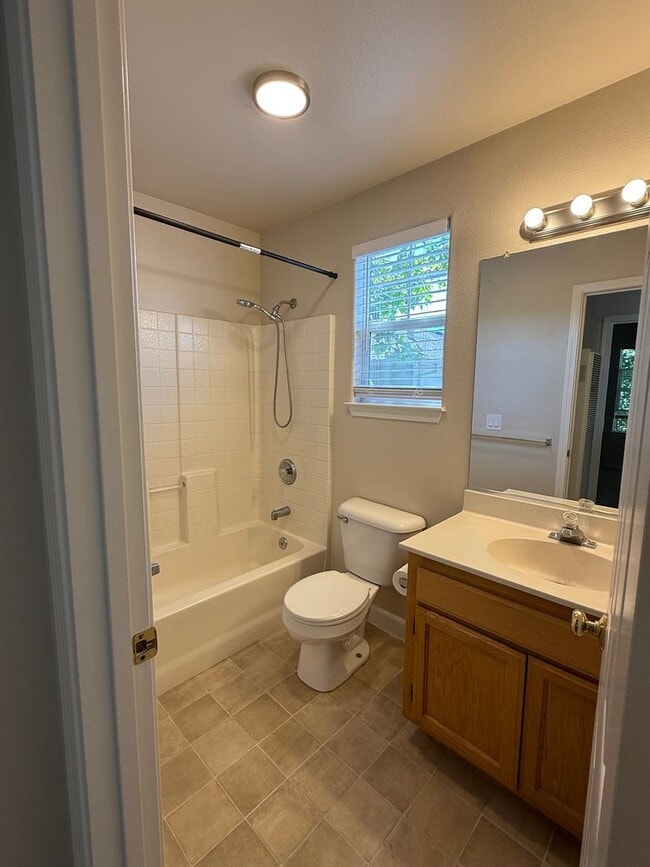 Building Photo - 1208 Hidden Creek Pl