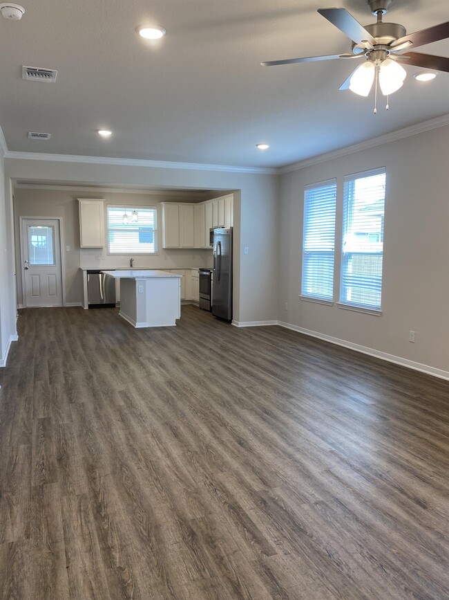 Building Photo - 808 Killam Dr