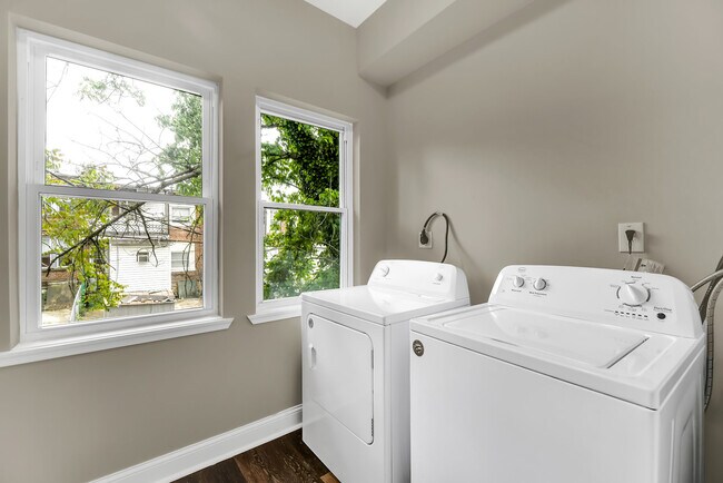 Building Photo - 3 Bedroom Rowhome- West Baltimore City