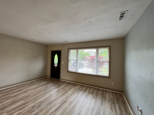 Building Photo - Four bedroom home in Kempsville with large...