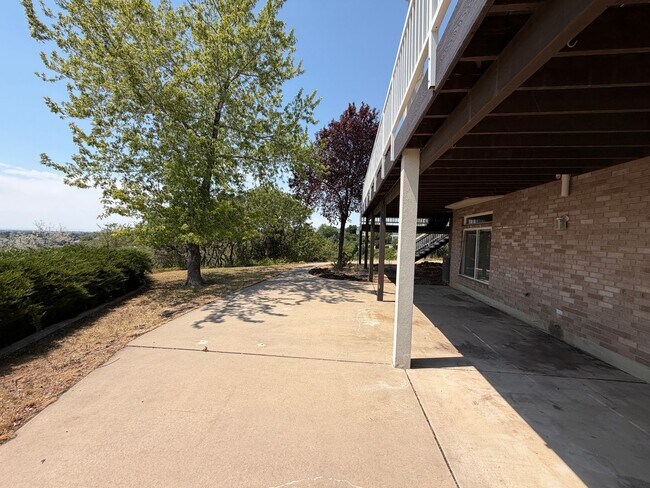 Building Photo - Spacious 4 Bed, 5 Bath Home with 3-Car Garage in Layton!