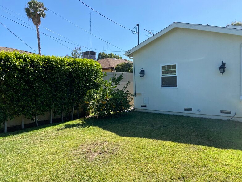 Building Photo - 4470 Stansbury Ave