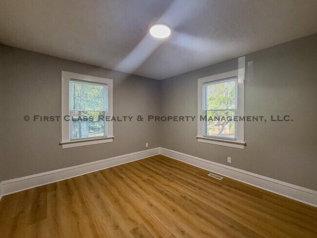 Building Photo - 1108 Henderson Ave