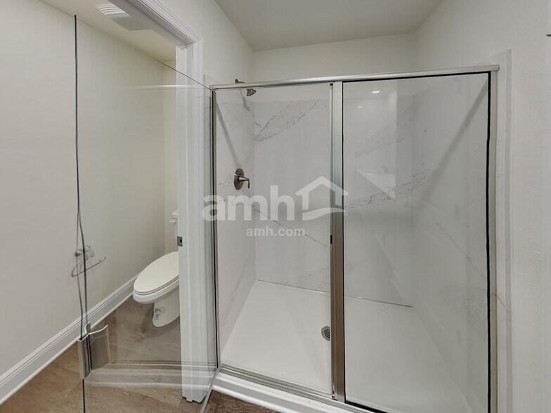 Building Photo - 5992 Pinewood Ests Dr