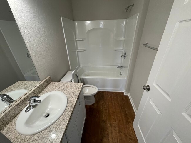 Building Photo - 2620 S Claremont Dr