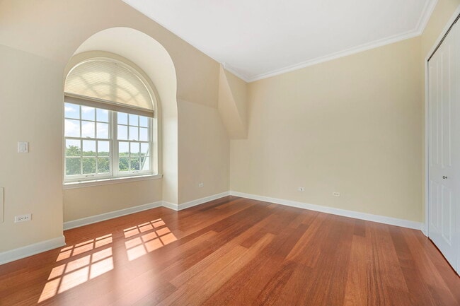 Building Photo - 50 N Plum Grove Rd
