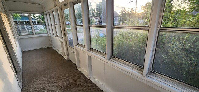 Building Photo - Spacious corner lot home with great natural light!