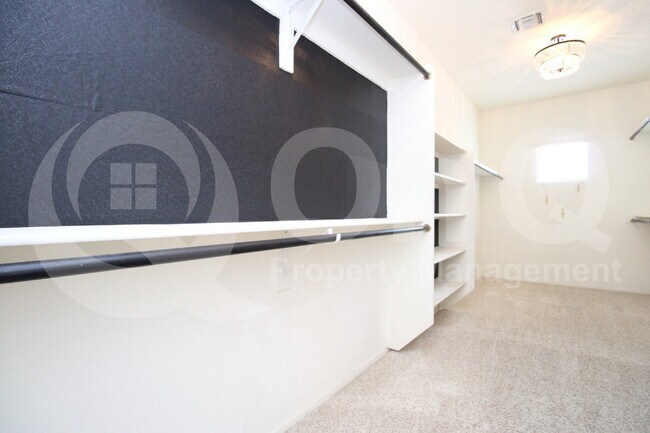 Building Photo - 12908 W Sierra Vista Dr
