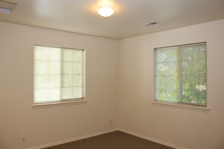 Guest Bedroom - 7626 W Opohonga Ln