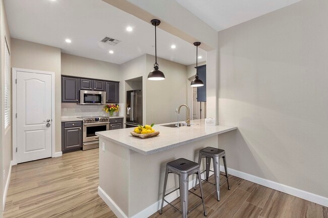 Building Photo - 3854 E Flower St