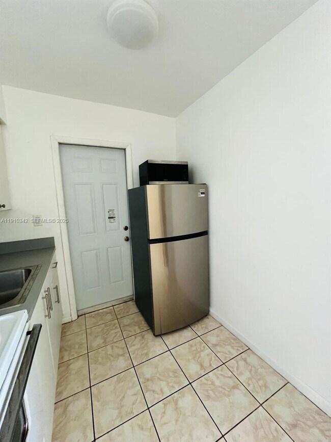 Building Photo - 125 NW 12th Ave