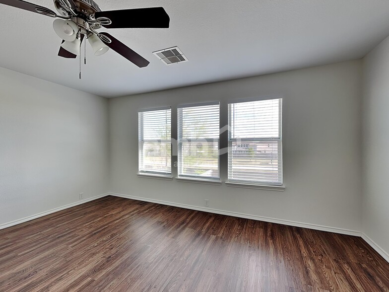 Building Photo - 26139 Flinton Dr