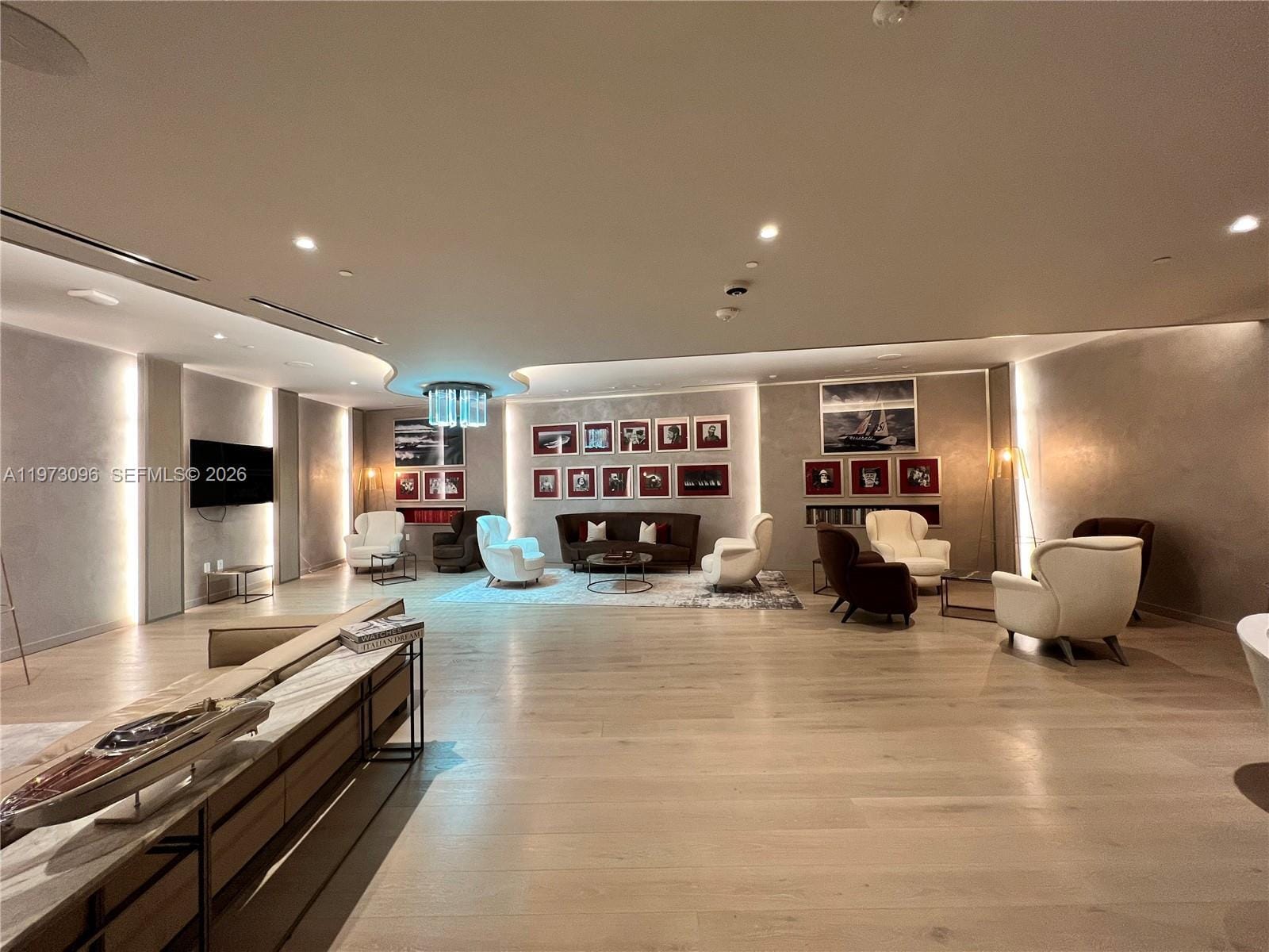 Building Photo - 1000 Brickell Plz