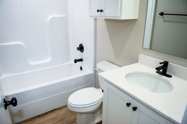 Building Photo - New 3 Bedroom / 2.5 Bathroom Townhome in D...