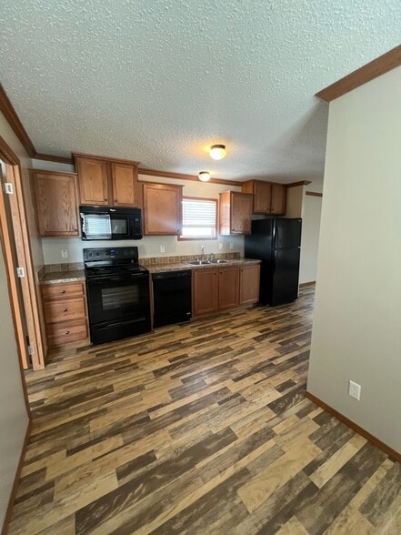 Building Photo - 143 Smokey Hill River Ct