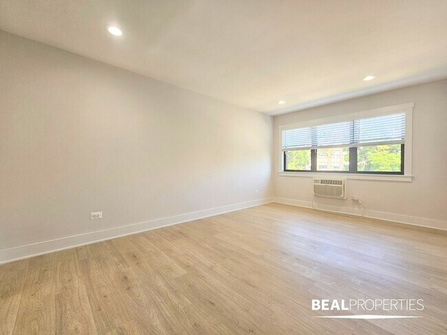 Building Photo - 698 Elm Pl