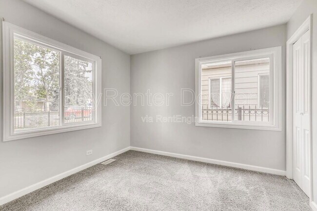 Building Photo - 1733 Iola St