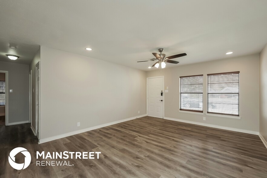 Building Photo - 6606 Gallery Oak St