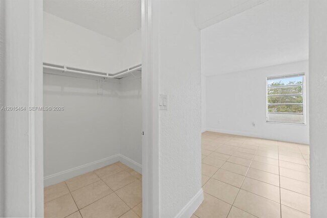 Building Photo - 525 W 69th St