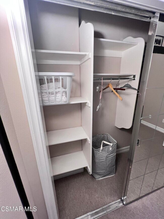 Building Photo - 14242 Burbank Blvd