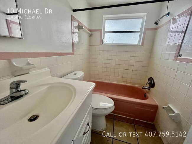 Building Photo - Updated 2 bedroom in beautiful Beverly Hil...