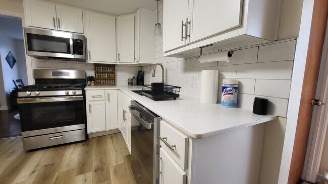 Kitchen - 156 Stoneleigh Ave