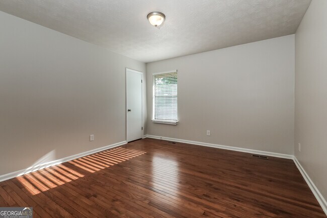 Building Photo - 6097 Twin Creeks Ct