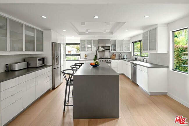 Building Photo - 2418 Canyon Oak Dr