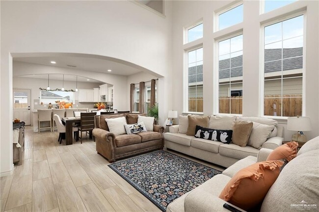 Building Photo - 18 Central Park St