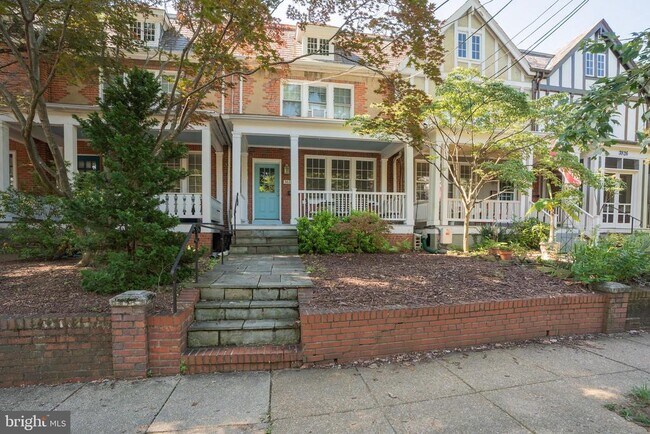 Building Photo - 3822 Beecher St NW