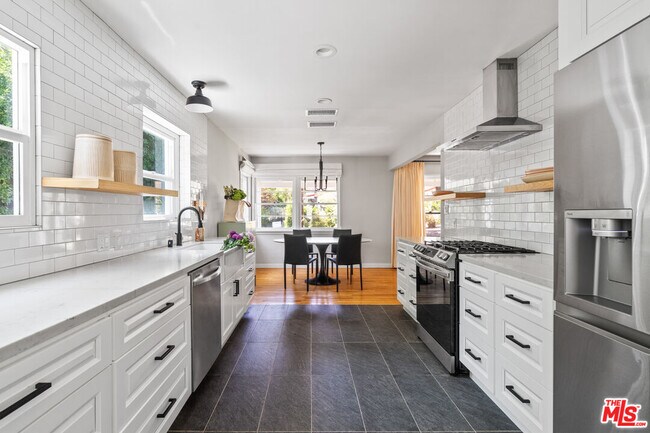 Building Photo - 4824 La Canada Blvd