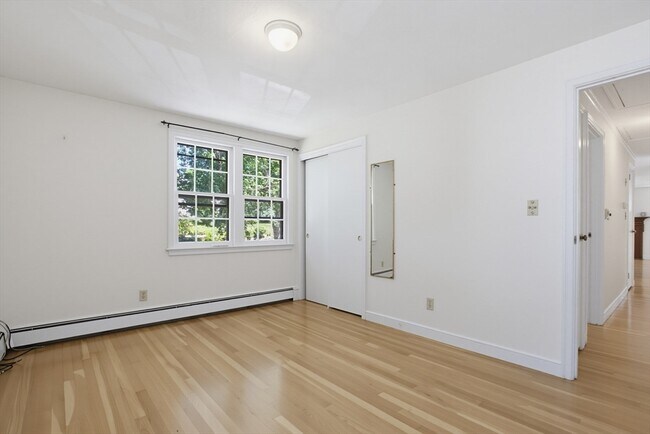 Building Photo - 37 Woodbury Rd