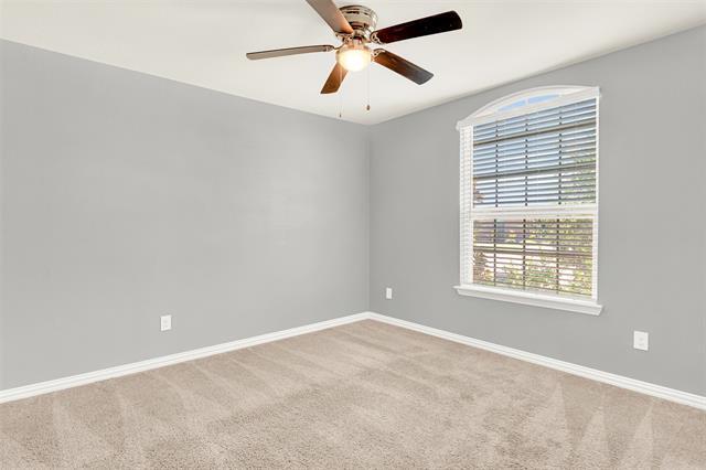 Building Photo - 806 Spruce Ln