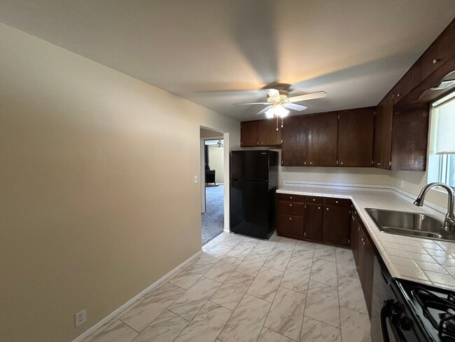 Building Photo - 718 Brassie Dr