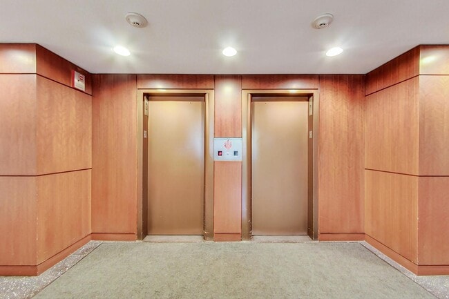 Building Photo - 3100 N Lake Shore Dr