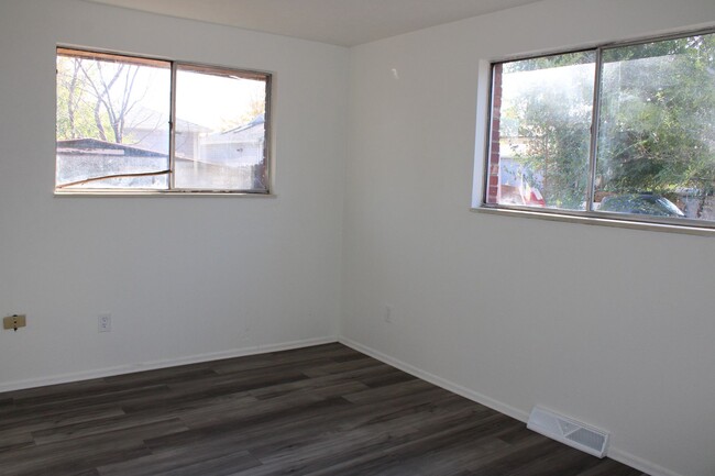 Building Photo - Wonderful Remodeled Duplex in the Heart of...