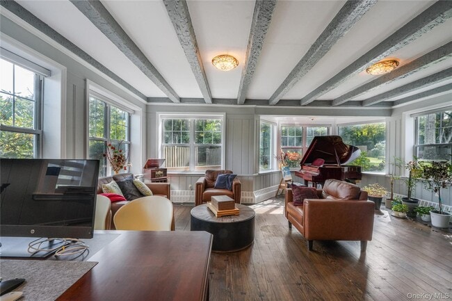 Building Photo - 24 Mineola Ave