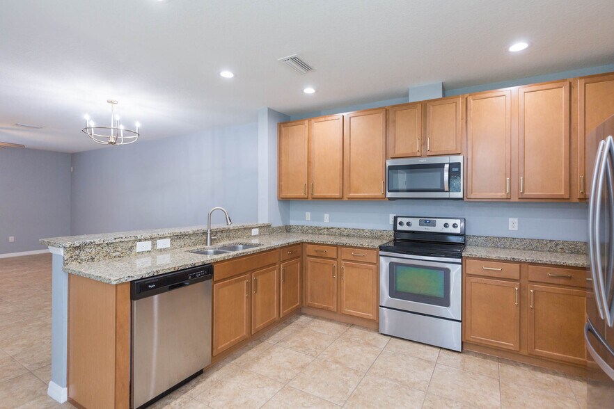 Building Photo - 15939 Fishhawk View Dr