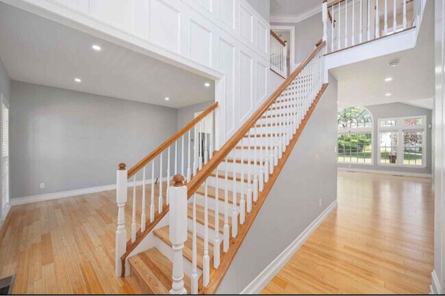 Building Photo - 8174 Colyn Ct