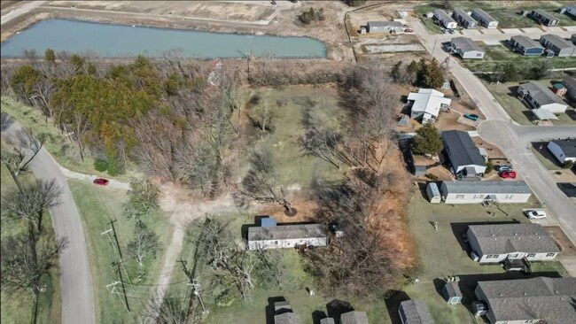 Building Photo - 393 Knollwood Rd