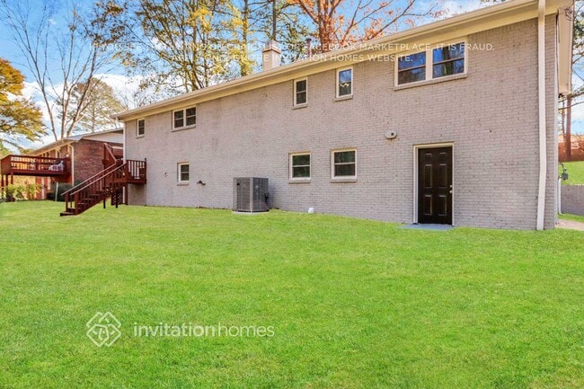 Building Photo - 3782 Lake Dr SE